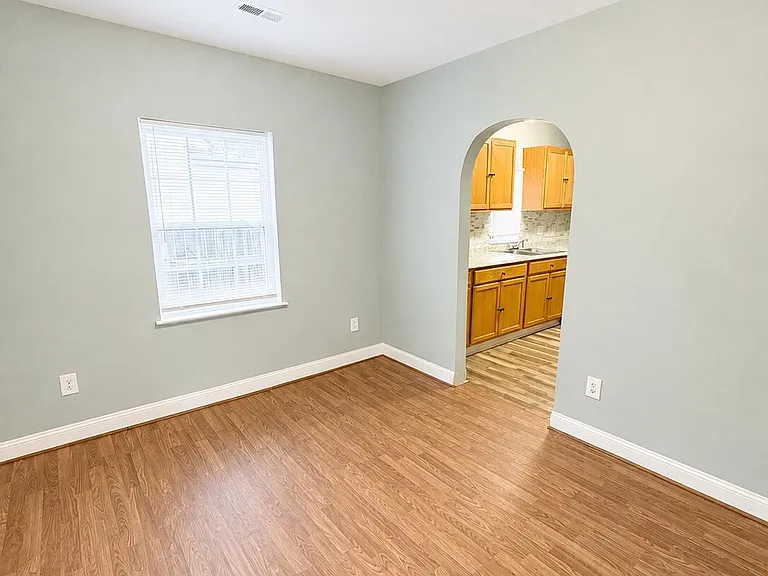 1103 Colonial Ave — Photo 4