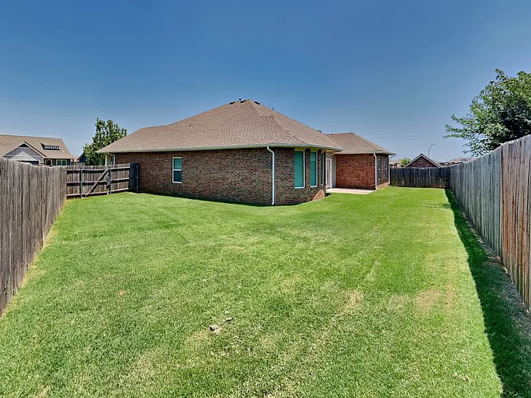 9416 NW 91st Cir — Photo 21