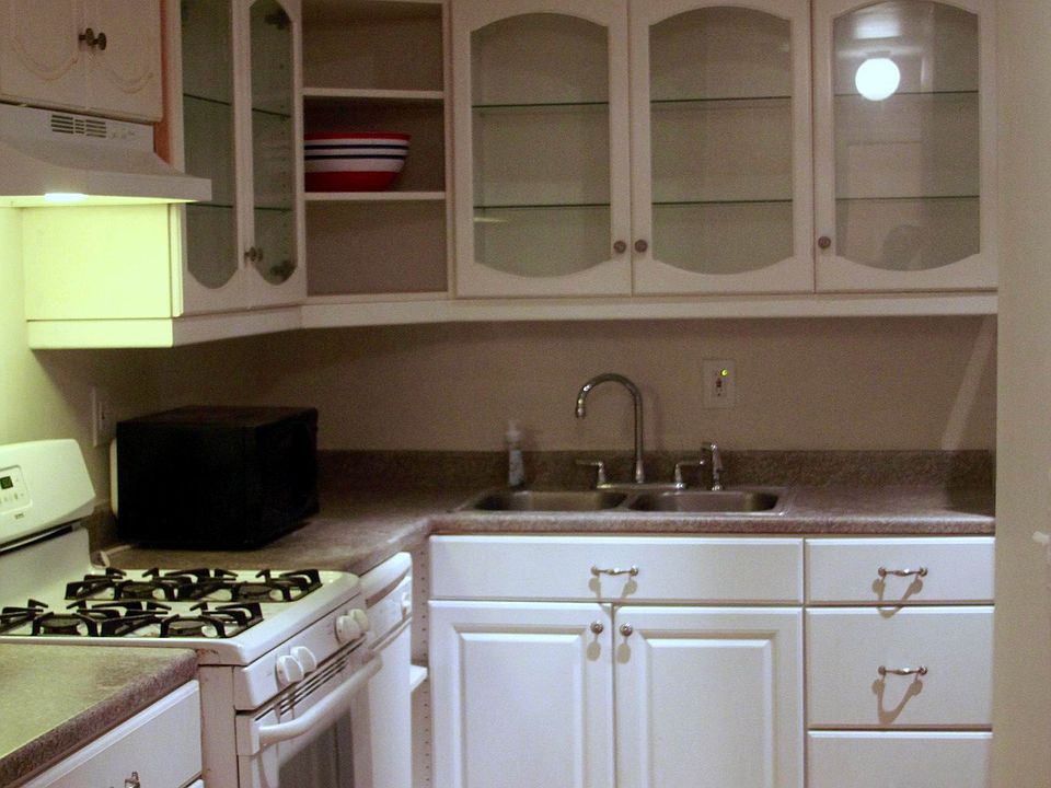 Newly refurbished kitchen, good amenities.