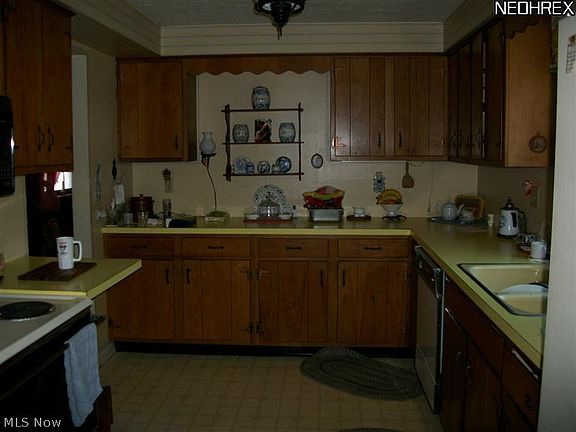 3rd image of 778 Shadylawn Dr