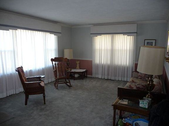 4th image of 2221 Livingston St