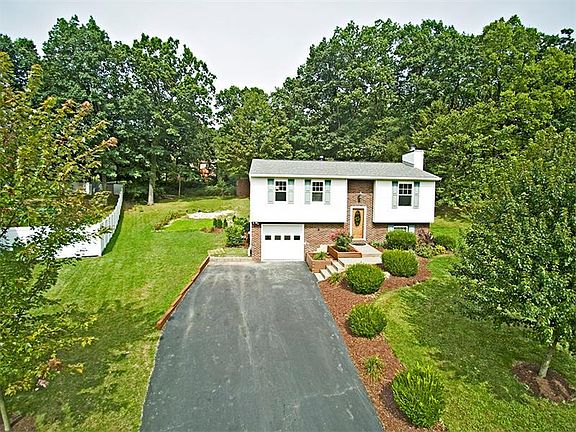 3rd image of 665 Huntington Dr