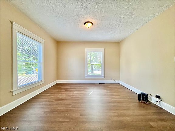 3rd image of 480 Spicer St