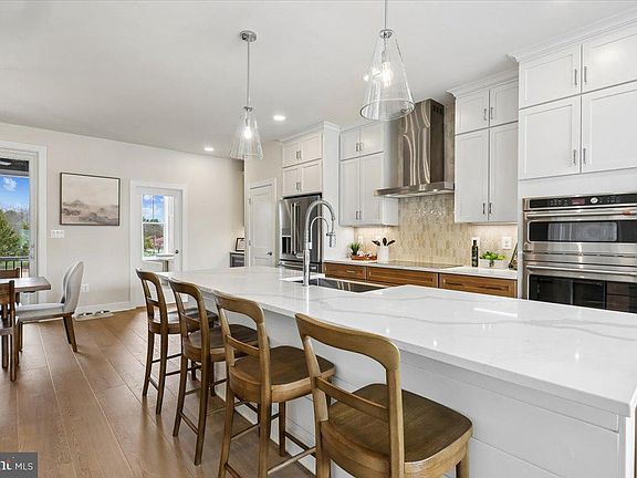 4th image of 209 Allen Ln