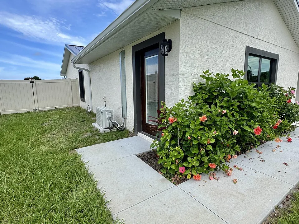 2381 SE Pinero Rd