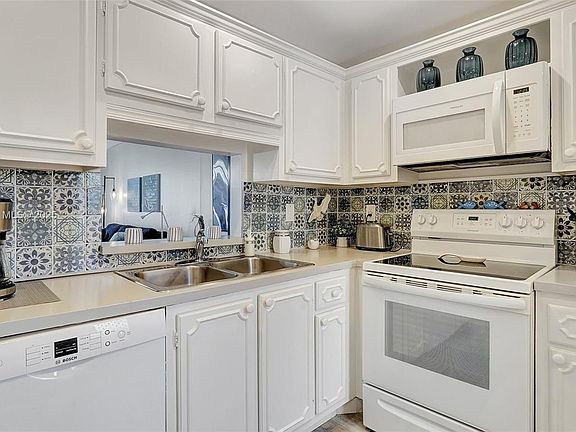 5th image of 1025 SE 2nd Ave APT 305