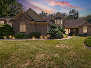7837 Oak River Dr, Grosse Ile, MI 48138