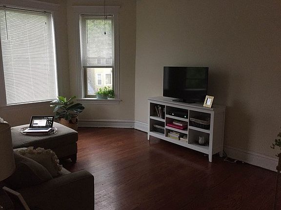 5th image of 2725 N St Louis Ave APT 2