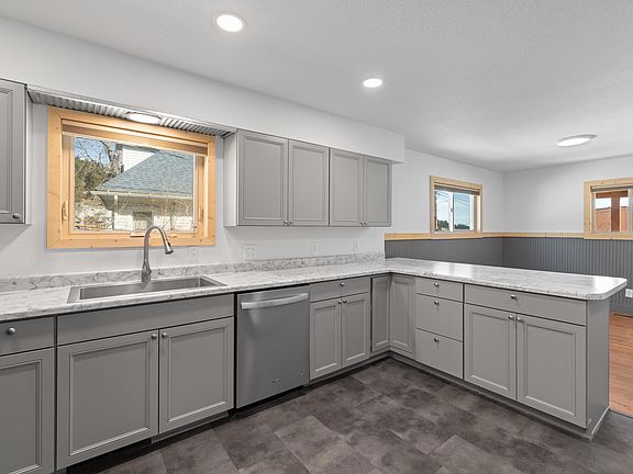 5th image of 125 S Galena St