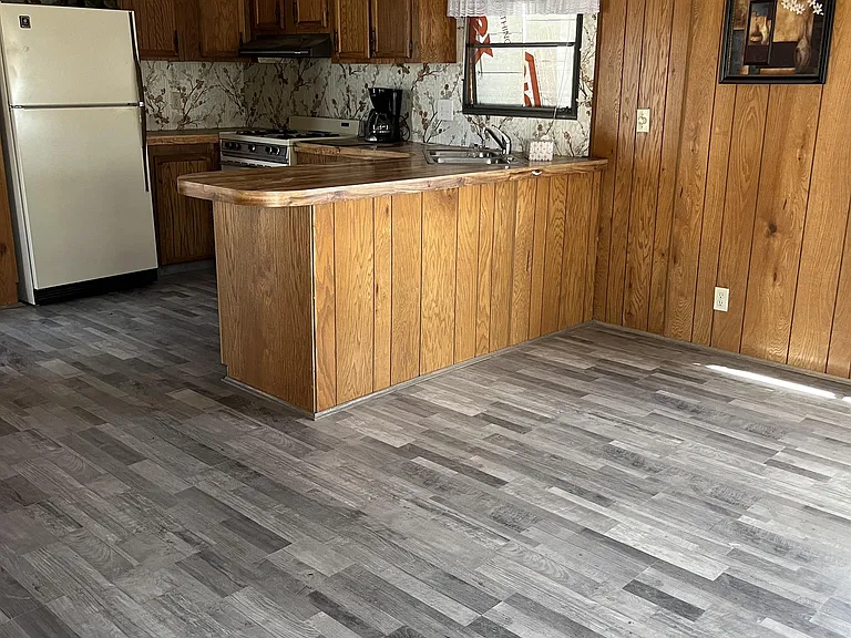 Great kitchen space with peninsula.