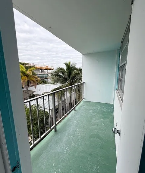 Island Apartments — Photo 5