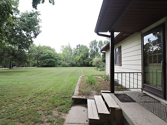 3rd image of 12083 Seymour Rd