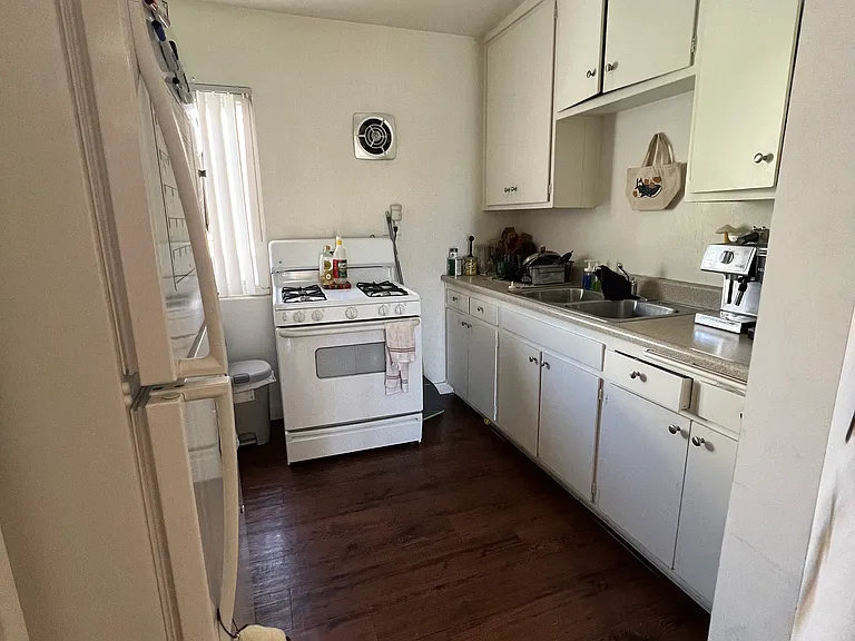 2790 E St #5 — Photo 3