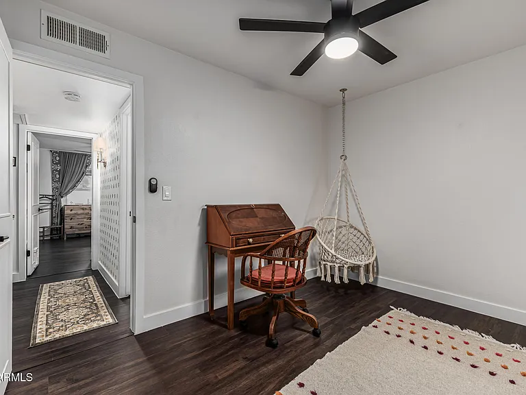 2200 N Los Altos Dr — Photo 26