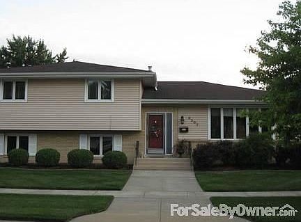 Front Entry
						:
						Front of house faces Fairway Avenue
