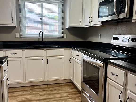 2nd image of 4425 Crawford Dr #3
