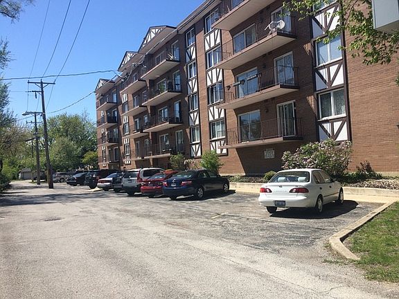 2nd image of 5935 Lincoln Ave Unit 206