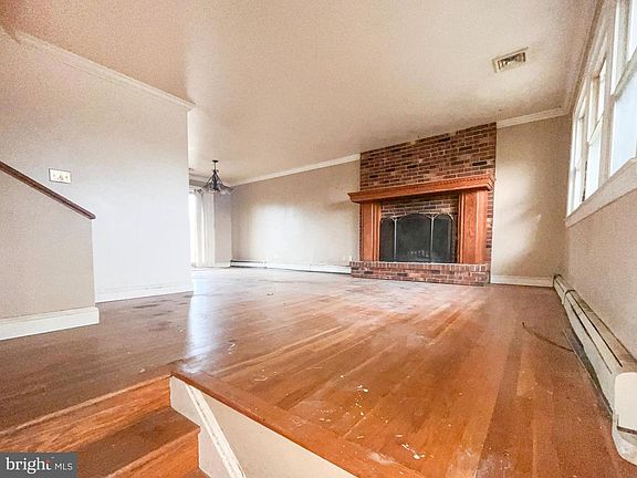 4th image of 11 Fountain Ct