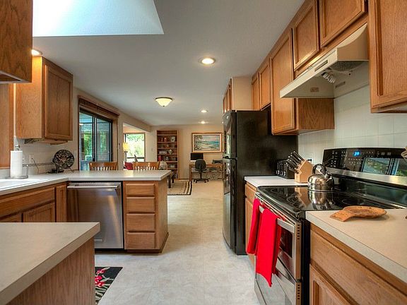 5th image of 10328 181st Ave NE