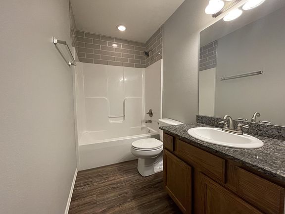 4th image of 3405 SW Windrift Ave #2