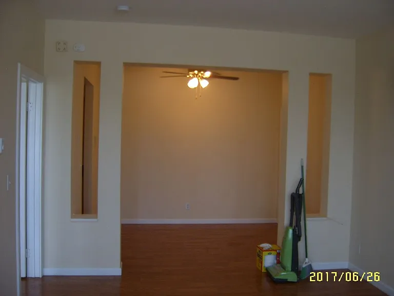 815 E Denny Way — Photo 6