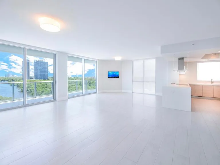 17111 Biscayne Blvd #702 — Photo 14