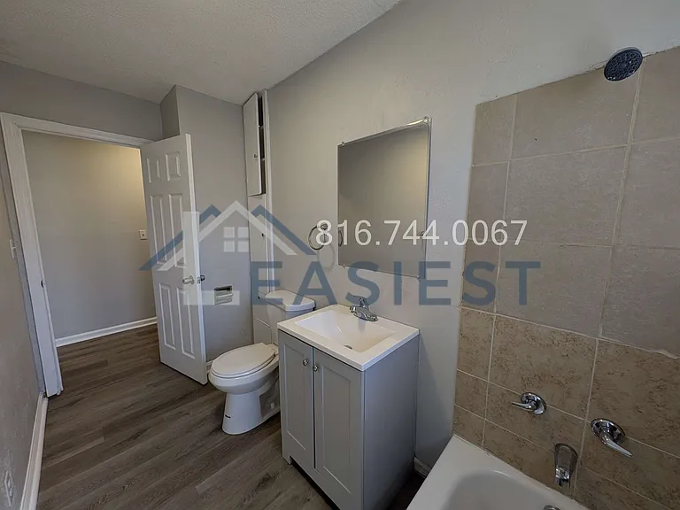 2405 E 58th St — Photo 16