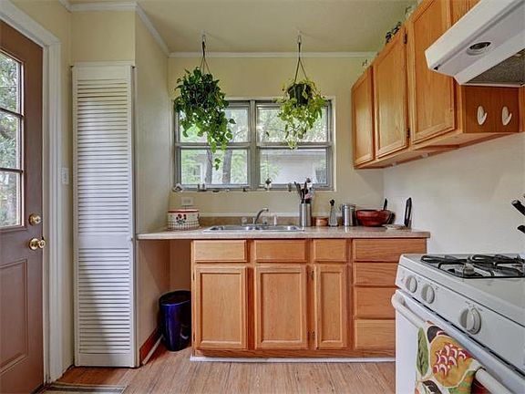 Super sweet kitchen with gas cooking and lots of natural light.