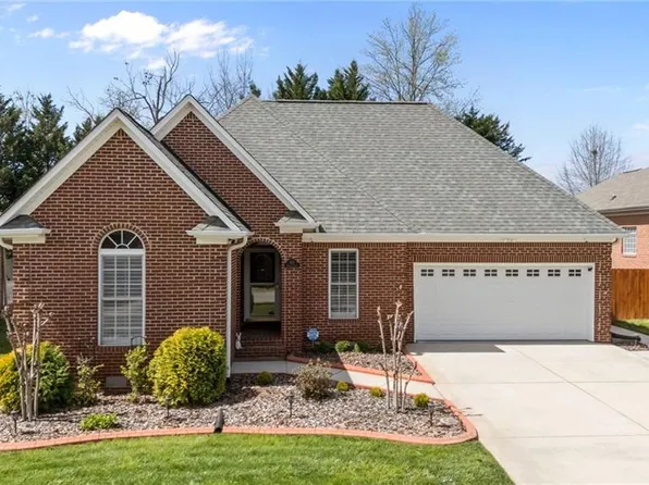 663 Dobson Ct, Kernersville, NC 27284