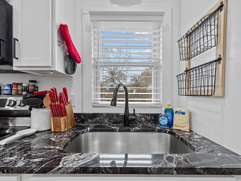 39 Cedar St — Photo 18