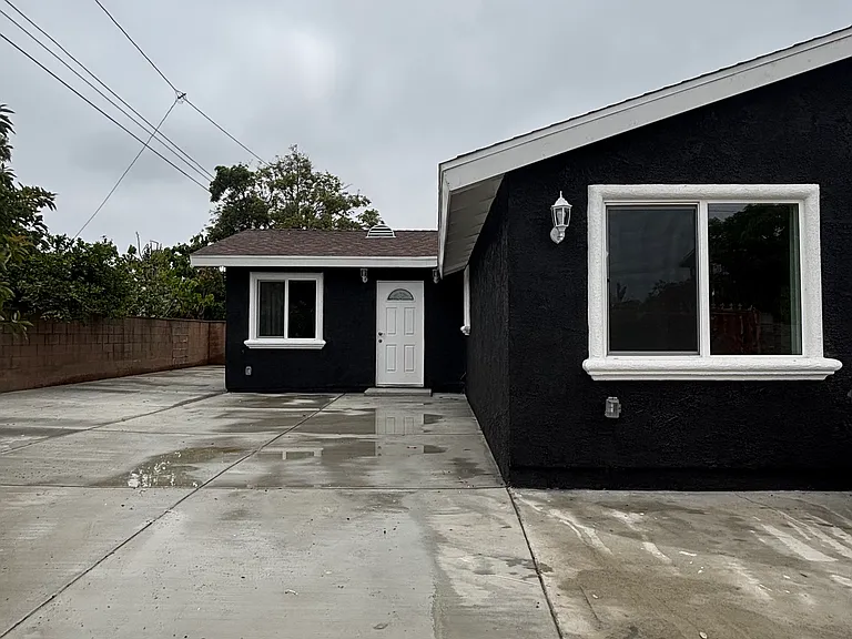 W Dollie St — Photo 1