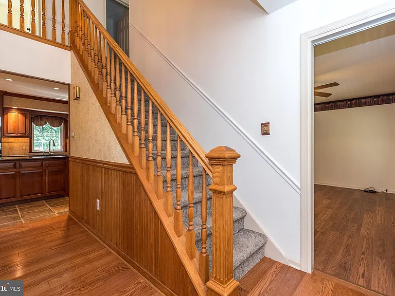 100 Live Oak Dr — Photo 7