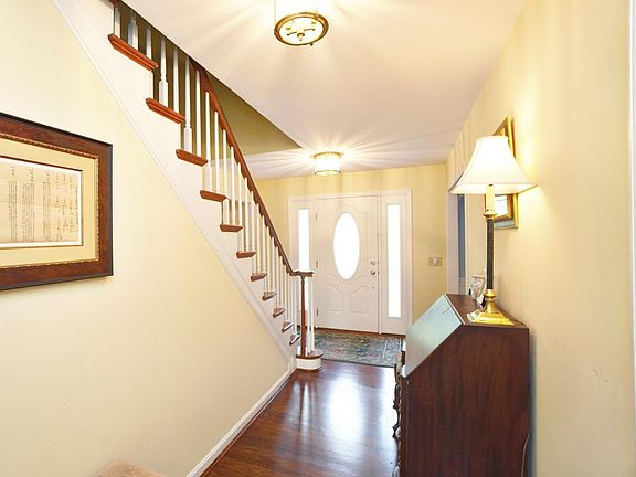 5th image of 9898 Bolingbroke Dr