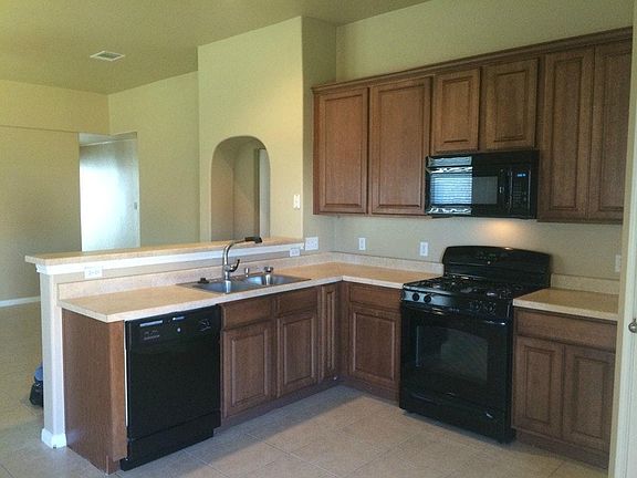 4th image of 172 Bloomsbury Dr