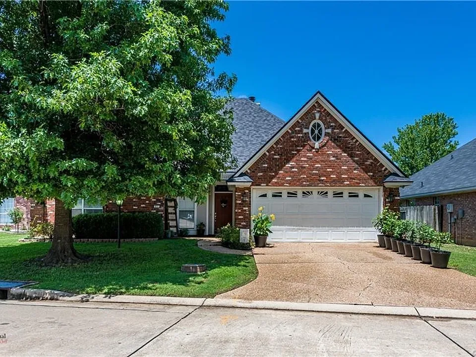 852 Azalea Garden Dr