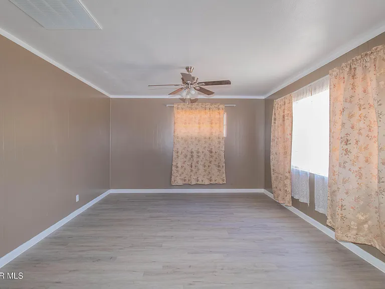 321 Walsh Ln — Photo 13