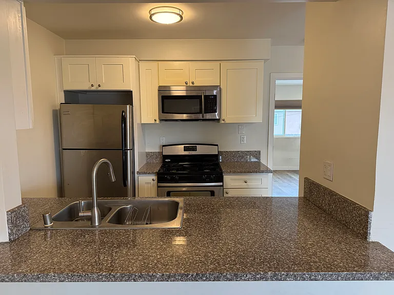 1754 Pine Ave #9 — Photo 16