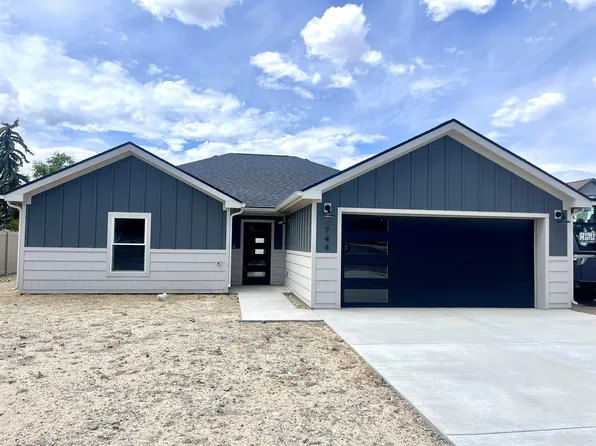744 N Day St, Powell, WY 82435