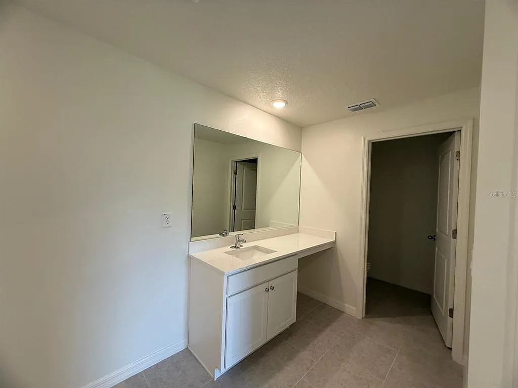 4 bed, 2.0 bath, 2134 sqft, $2,400 — Photo 4