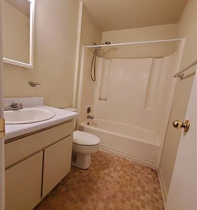 3rd image of 1729C Marion Ave