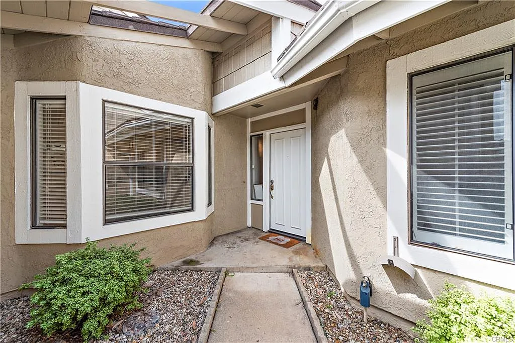 2 bed, 1119 sqft, $4,100 — Photo 1