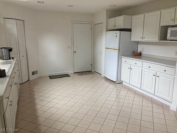 2nd image of 133 N Aspen Ct Unit 2