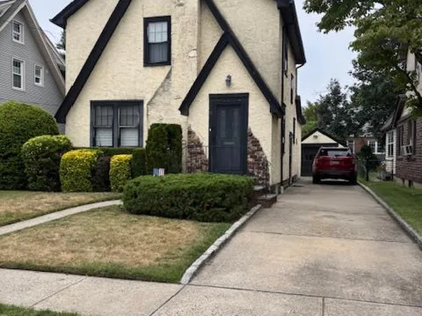 61 Harvard Avenue, Lynbrook, NY 11563