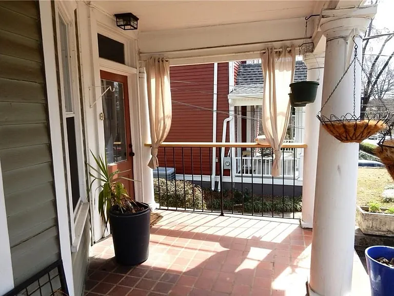 604 Boulevard SE #C — Photo 2