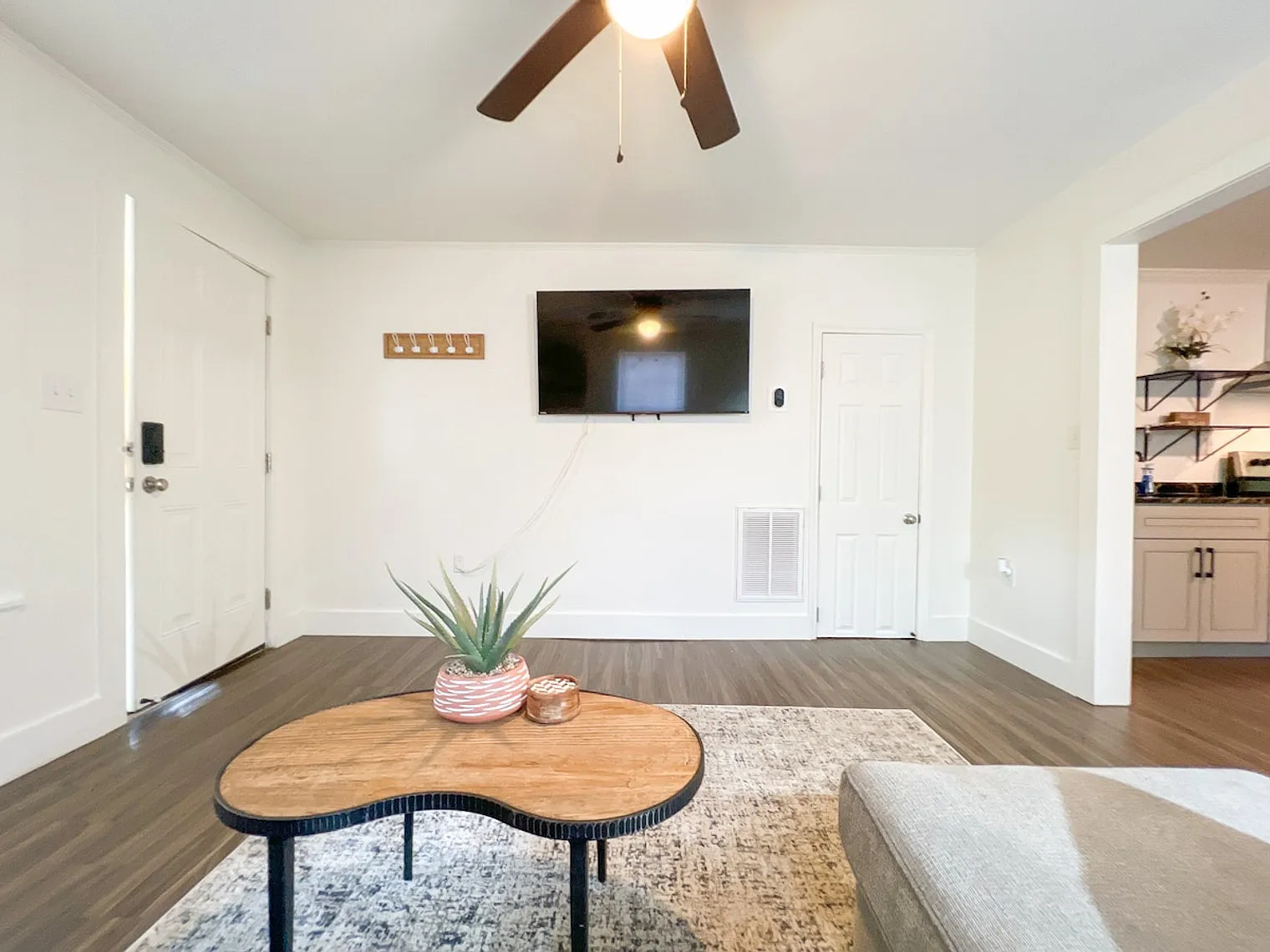 1 bed, 1.0 bath, $2,699 — Photo 2