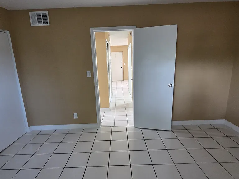 1150 NE 17th Ct — Photo 11