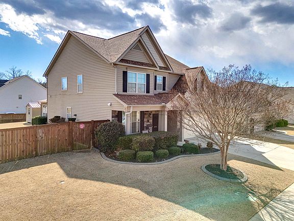 3rd image of 450 Bucklebury Rd