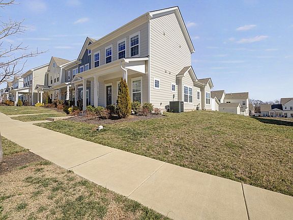 3rd image of 840 Westcott Ln