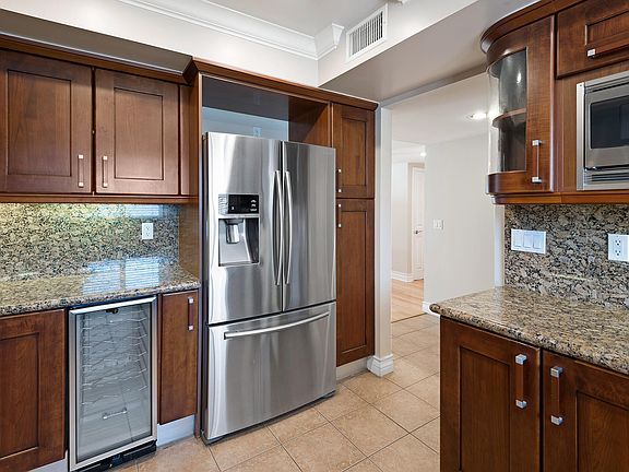 3rd image of 1246 Armacost Ave #Penthouse 4