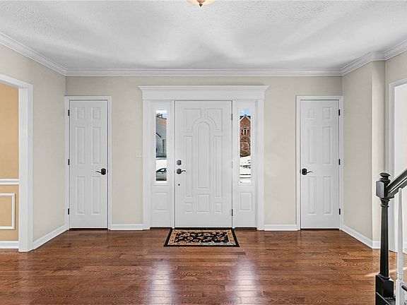 3rd image of 112 Field Club Dr W